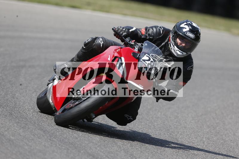 Archiv-2025/49 26.08.2025 Cornu Master School ADR/blau-bleu/28